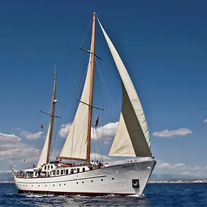  Botel Southern Cross